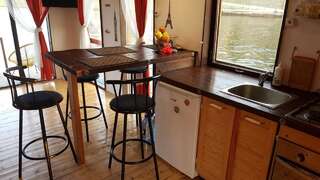 Ботели Houseboat Вильнюс-3